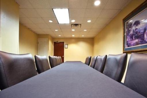 фото отеля Holiday Inn Hotel and Suites Peachtree City