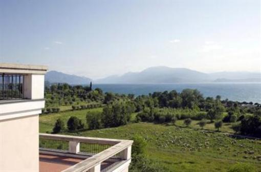 фото отеля Residence Castello Belvedere Desenzano del Garda