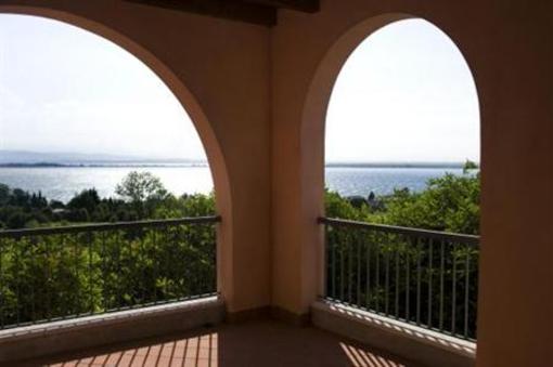 фото отеля Residence Castello Belvedere Desenzano del Garda