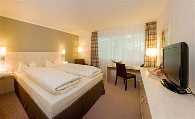 фото отеля Park Inn by Radisson Bielefeld
