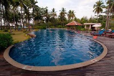 фото отеля Royal Bangsak Beach Resort Phang Nga