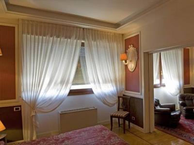 фото отеля Grande Albergo Roma