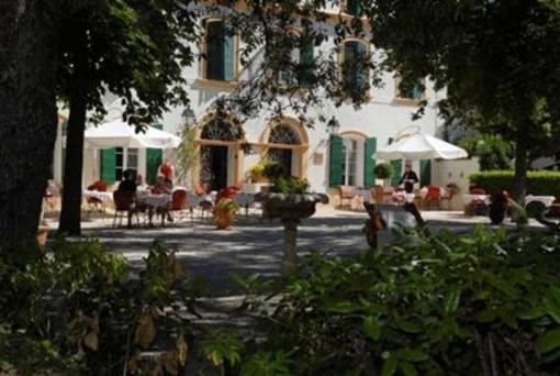 фото отеля Domaine De Chateauneuf Hotel Nans-les-Pins