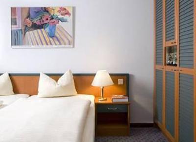 фото отеля Hotel Hoppegarten Berlin