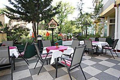 фото отеля Hotel Hoppegarten Berlin