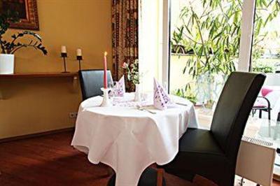 фото отеля Hotel Hoppegarten Berlin