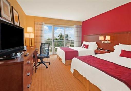 фото отеля Courtyard Miami Beach Oceanfront