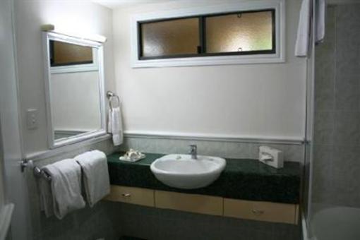 фото отеля Water's Edge Whitsundays Resort Airlie Beach