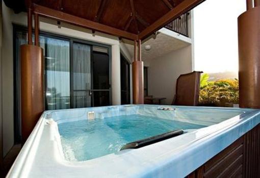 фото отеля Water's Edge Whitsundays Resort Airlie Beach