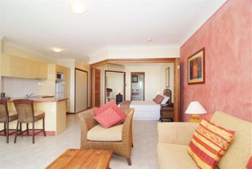 фото отеля Water's Edge Whitsundays Resort Airlie Beach
