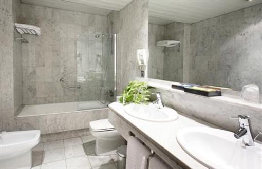 фото отеля Silken Indautxu Hotel