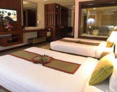 фото отеля Thanthip Villa Phuket
