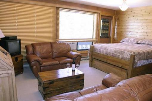 фото отеля Griz Inn Fernie