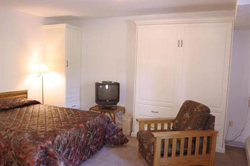 фото отеля Griz Inn Fernie