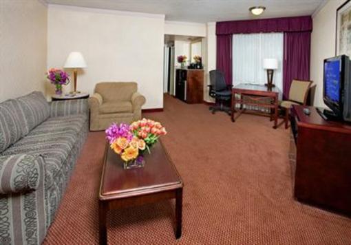 фото отеля Embassy Suites Hotel Dallas Love Field