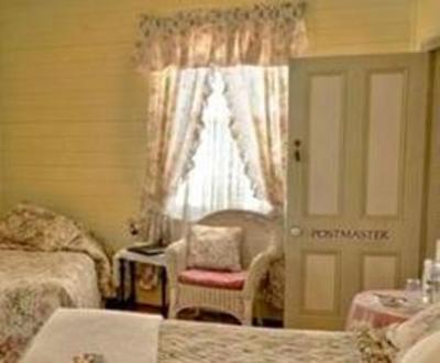 фото отеля Two Story Guesthouse