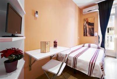 фото отеля Apartamentos Arenal Madrid