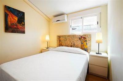 фото отеля Apartamentos Arenal Madrid