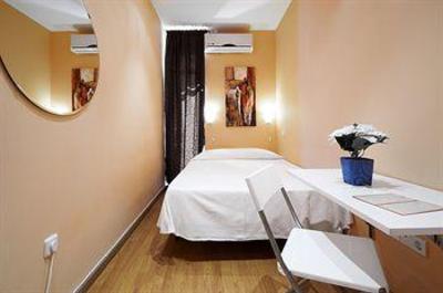 фото отеля Apartamentos Arenal Madrid