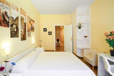 фото отеля Apartamentos Arenal Madrid