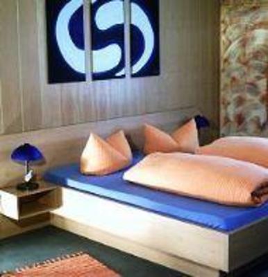 фото отеля Hotel Garni Pension Zur Krone