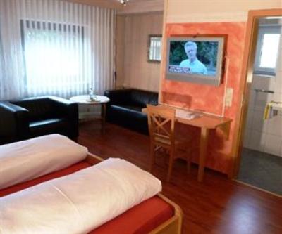 фото отеля Hotel Garni Pension Zur Krone