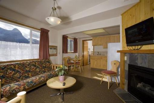 фото отеля Rocky Mountain Ski Lodge Canmore