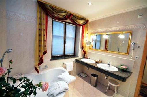 фото отеля Hotel Aquila Nera - Schwarzer Adler