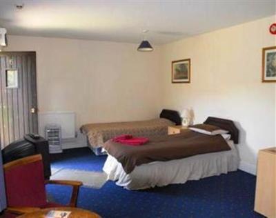 фото отеля Crown Hotel Royal Wootton Bassett