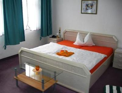 фото отеля Hotel Kastanienhof Neuhaus-Schierschnitz