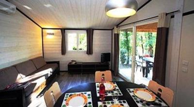 фото отеля Les Hameaux Des Lacs Hotel Monclar-de-Quercy