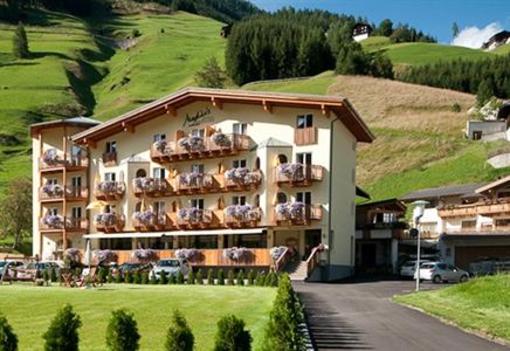 фото отеля Machers Landhotel St. Jakob im Defereggental