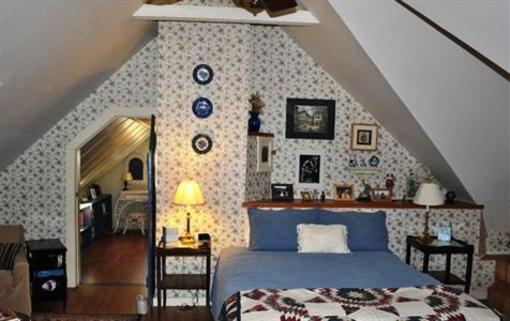 фото отеля Village Victorian Bed and Breakfast