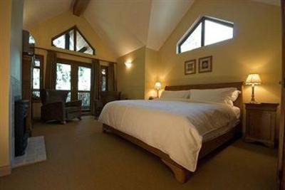 фото отеля Whistler Alpine Chalet Retreat & Wellness