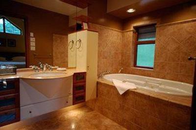 фото отеля Whistler Alpine Chalet Retreat & Wellness