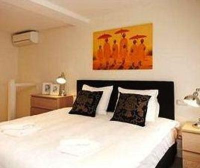 фото отеля Short Stay Apartment Almshouse