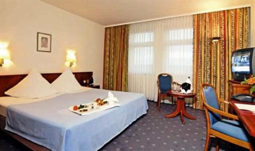 фото отеля Hotel Columbus Seligenstadt