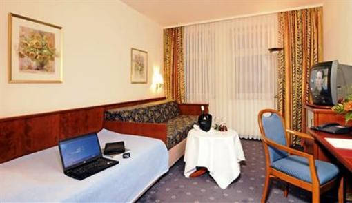 фото отеля Hotel Columbus Seligenstadt