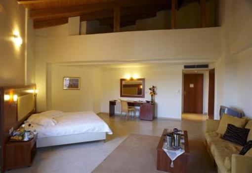 фото отеля Parnis Palace Hotel Suites
