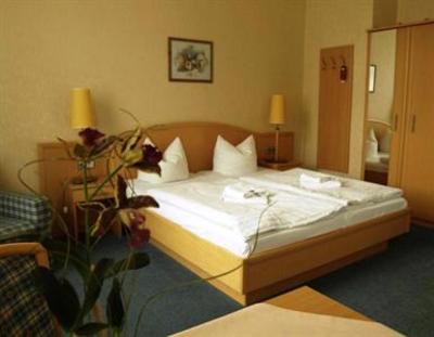 фото отеля Hotel & Restaurant Waldschlösschen Kyritz