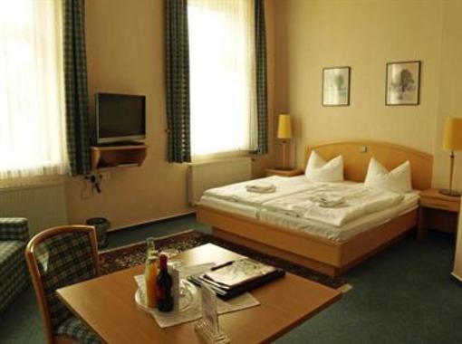 фото отеля Hotel & Restaurant Waldschlösschen Kyritz