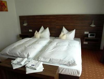 фото отеля Hotel & Restaurant Waldschlösschen Kyritz