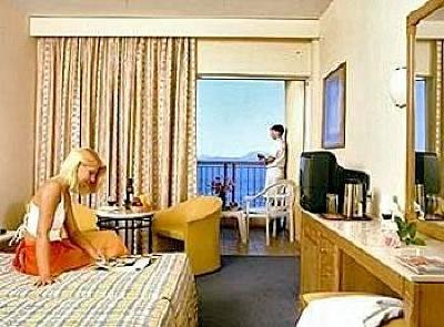 фото отеля Nissaki Beach Hotel
