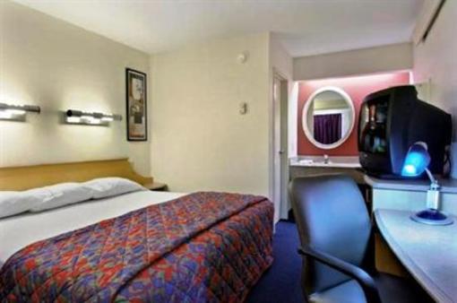 фото отеля Red Roof Inn Dallas - DFW Airport North
