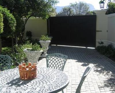 фото отеля Navona Constantia Guest Cottage Cape Town