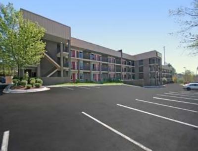 фото отеля Super 8 Motel Raleigh North East