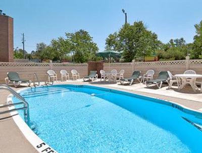 фото отеля Super 8 Motel Raleigh North East