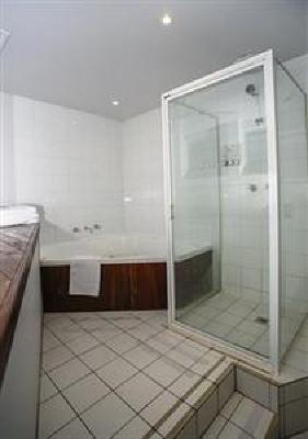 фото отеля Leisure Inn Waterfront Lodge