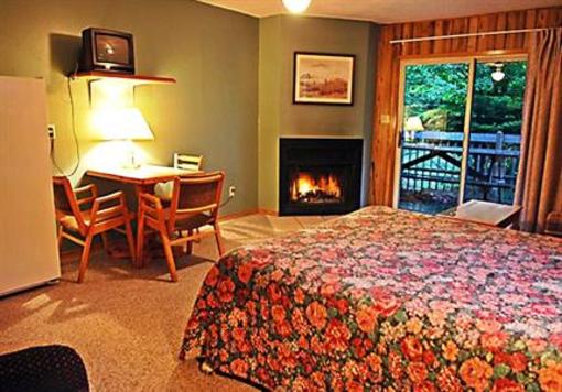фото отеля Blue Water Acres Resort Huntsville (Canada)