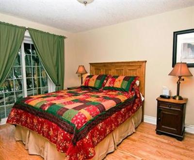 фото отеля Blue Water Acres Resort Huntsville (Canada)